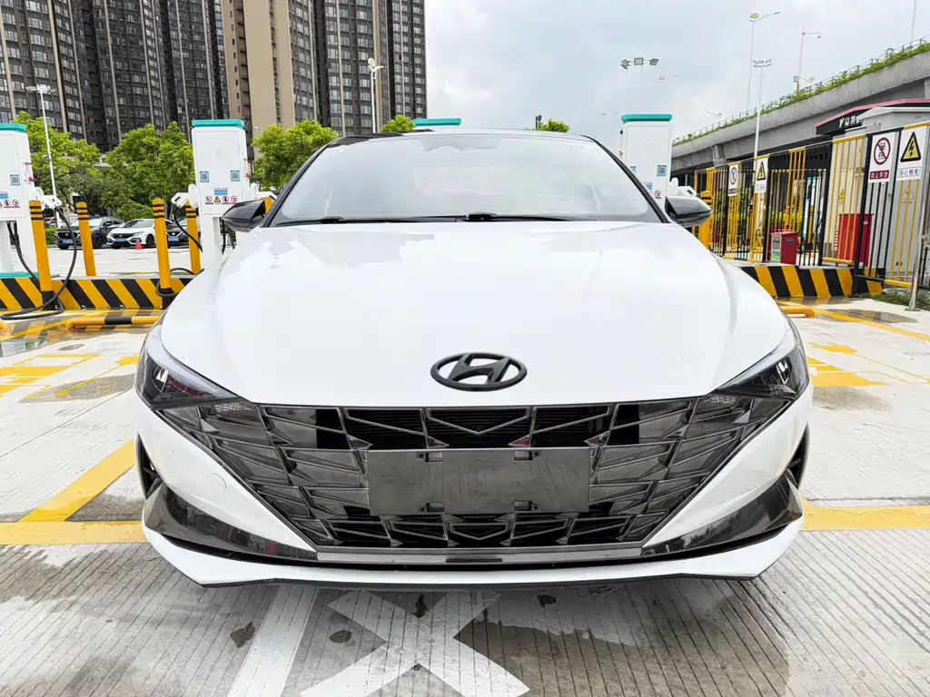 Hyundai Elantra 2022