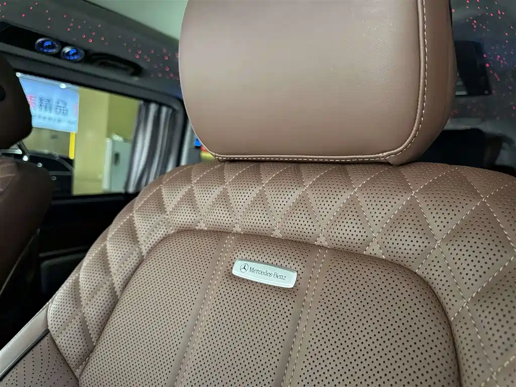 Mercedes-Benz V-Class 2023 — фото 9