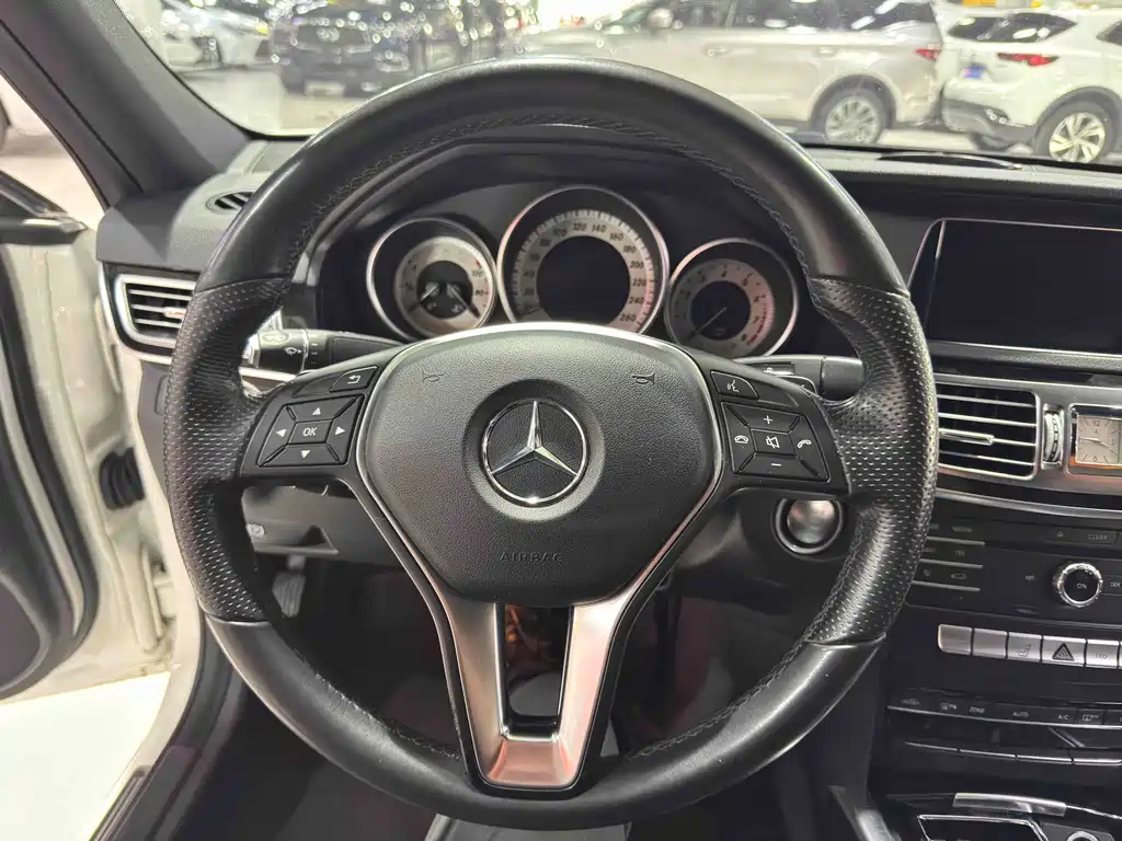 Mercedes-Benz E-Class 2015 — фото 14