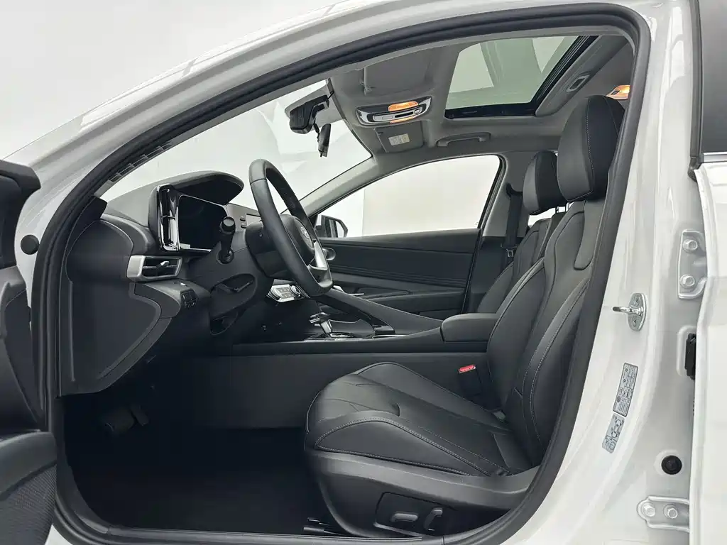Hyundai Elantra 2023