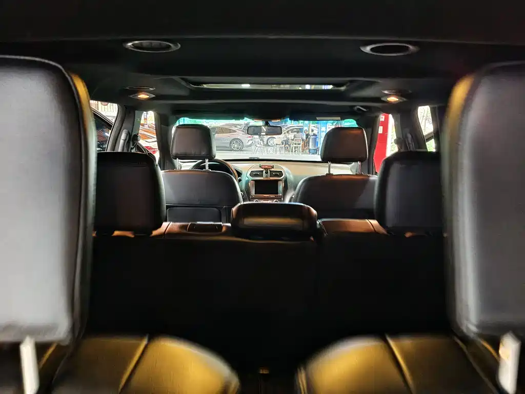 Ford Explorer 2016 — фото 10