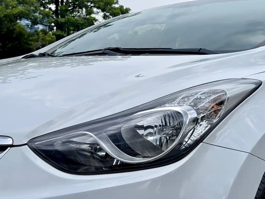Hyundai Elantra 2014 — фото 16
