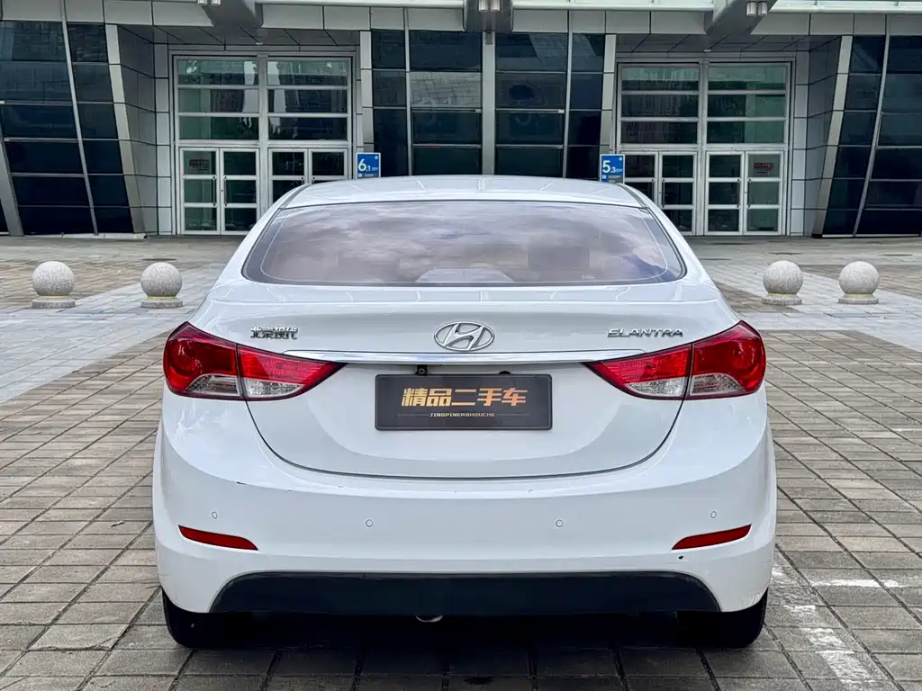 Hyundai Elantra 2014 — фото 19