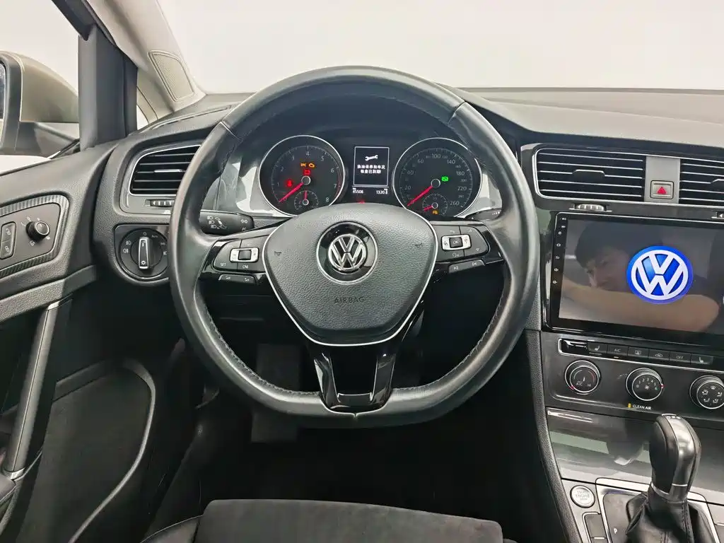 Volkswagen Golf 2018 — фото 11