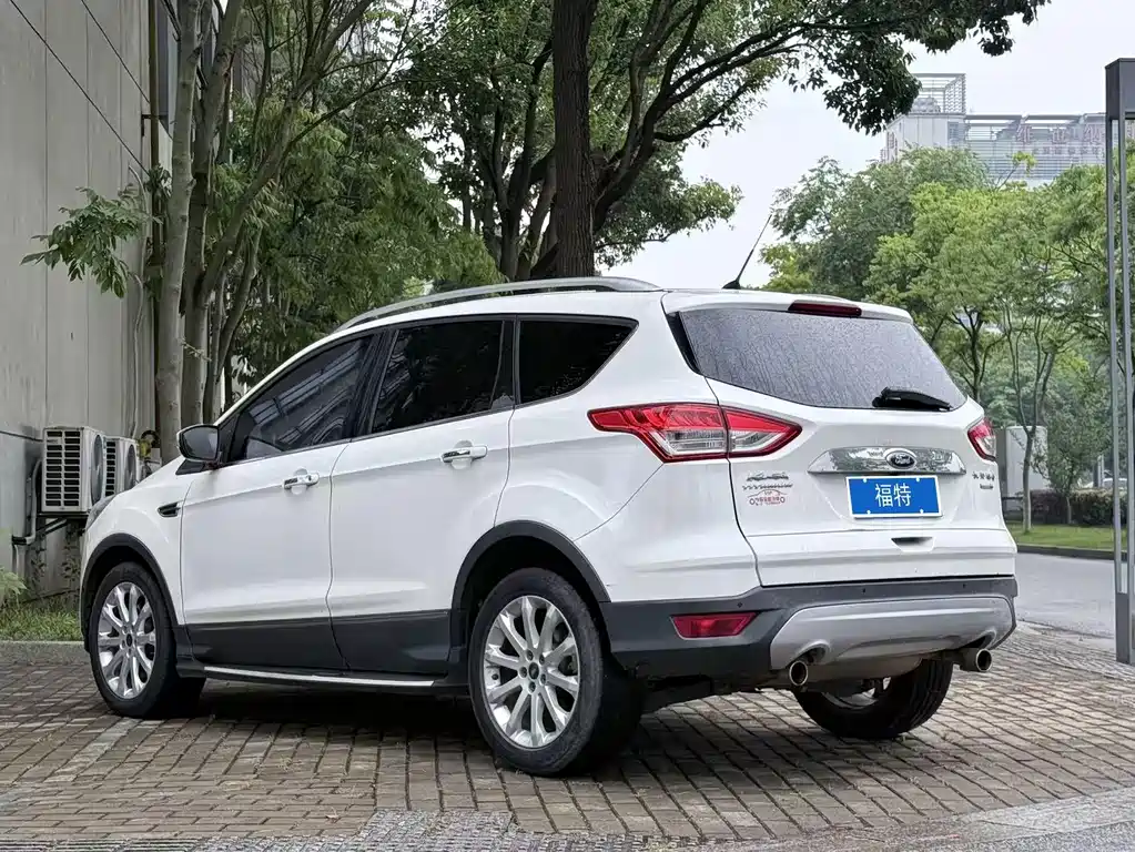Ford Kuga 2015 — фото 18