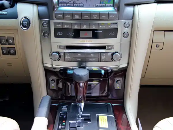 Lexus LX 2012