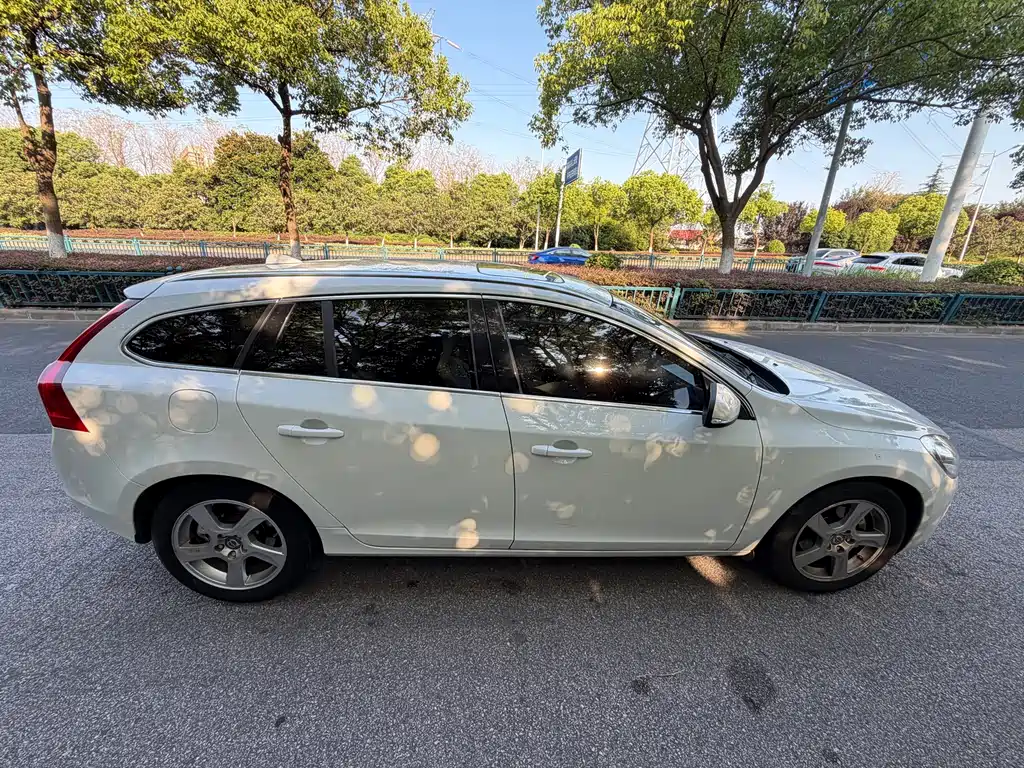 Volvo V60 2013 — фото 5