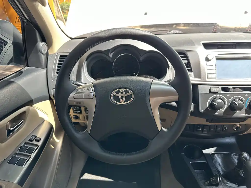 Toyota Fortuner 2016 — фото 9