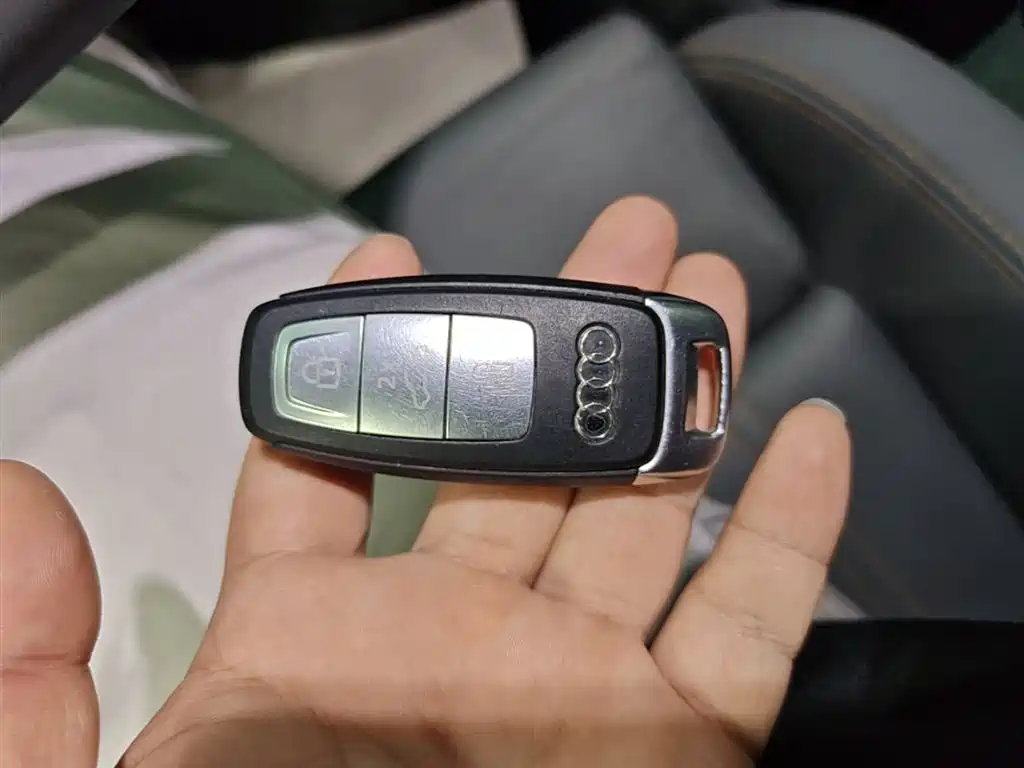 Audi Q4 e-tron 2022 — фото 8