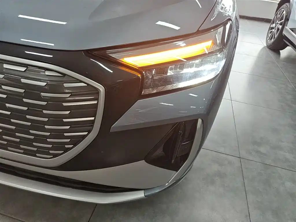 Audi Q4 e-tron 2022 — фото 23