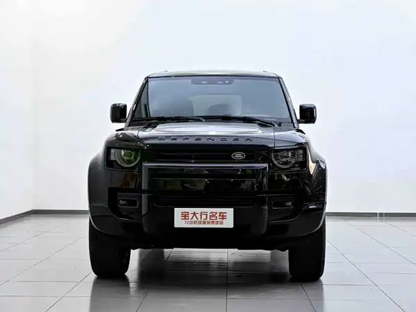 Land Rover Defender 2024
