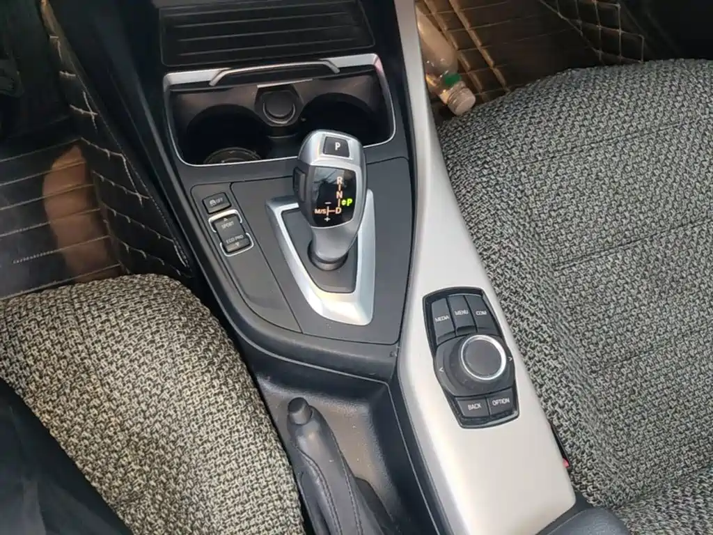 BMW 1 Series 2019 — фото 14