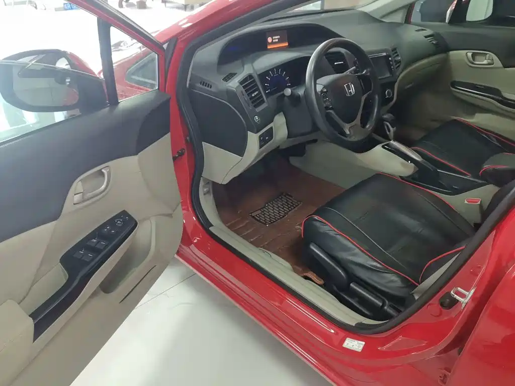 Honda Civic 2015 — фото 12