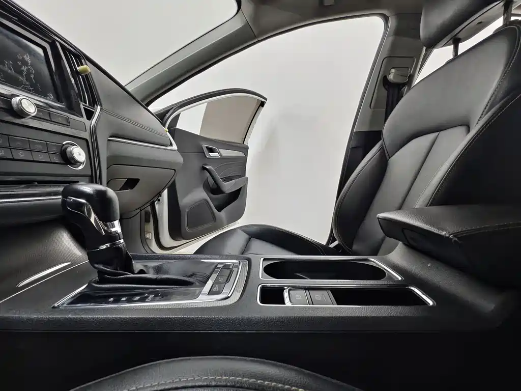 Roewe i6 Classic 2018 — фото 12