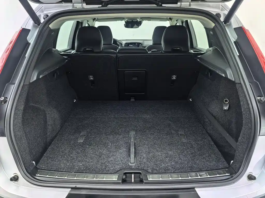 Volvo XC40 2020 — фото 28