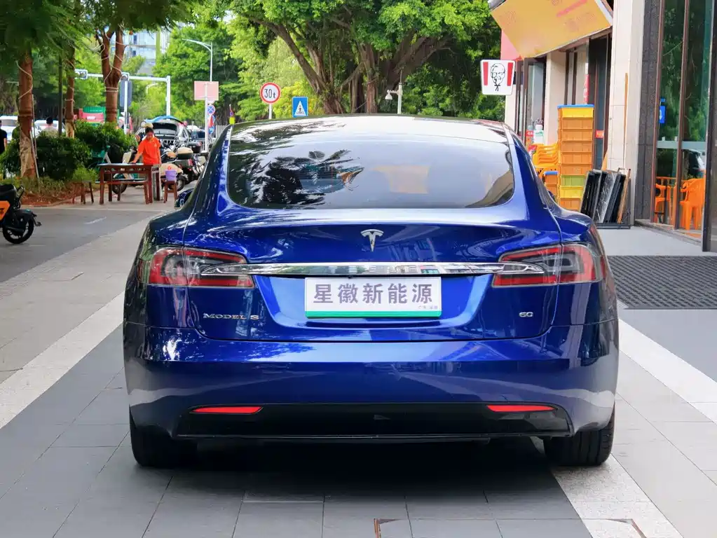 Tesla Model S 2018 — фото 18