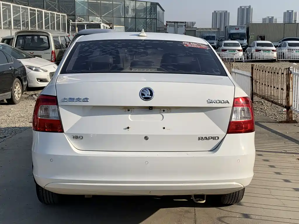 Skoda Rapid 2016 — фото 13