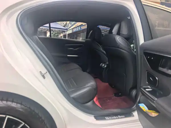 Mercedes-Benz C-Class 2024