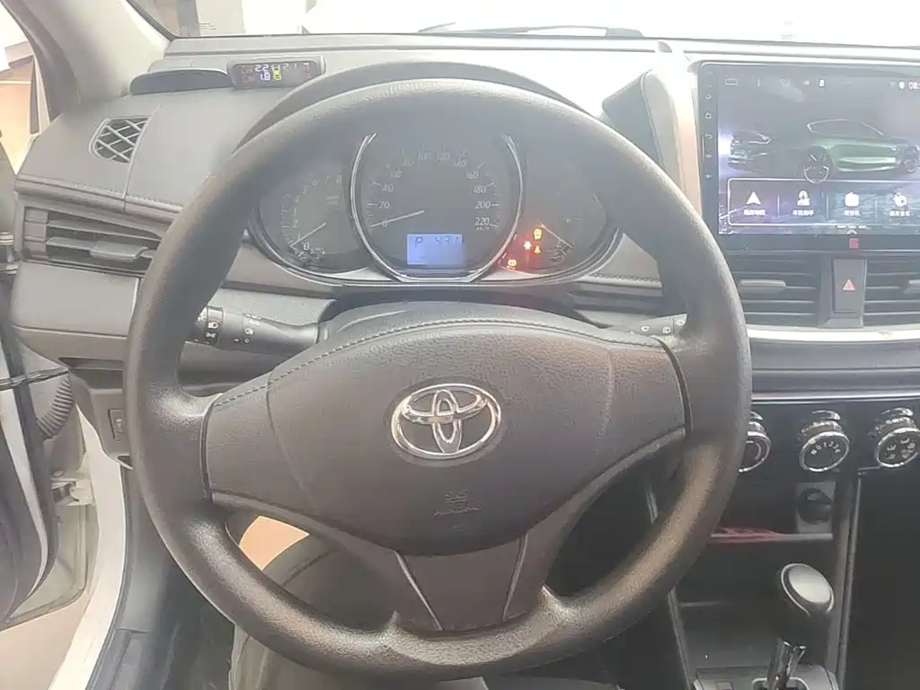 Toyota Yaris L 2019 — фото 11
