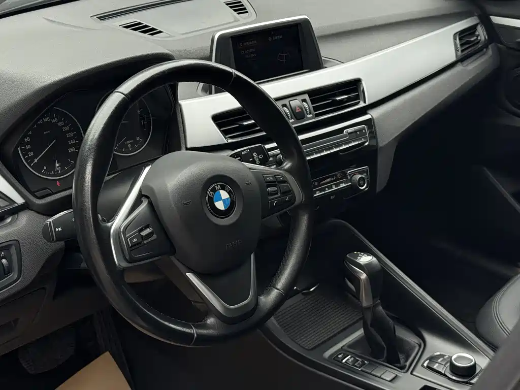 BMW X1 2017 — фото 14