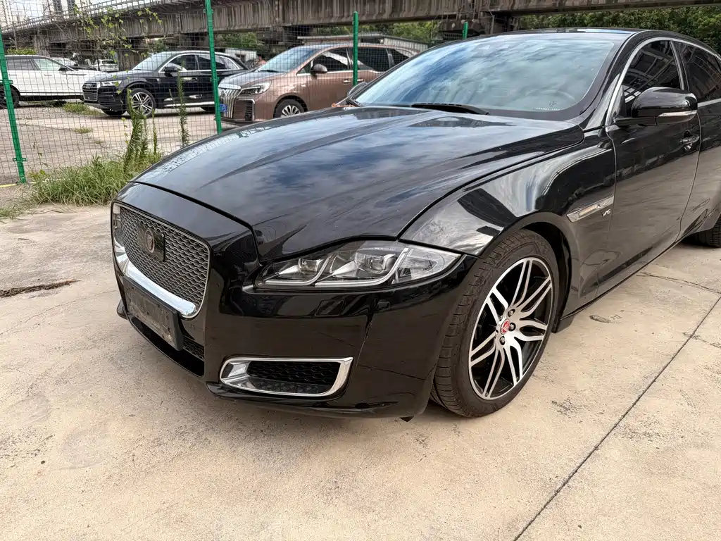 Jaguar XJ 2017 — фото 1