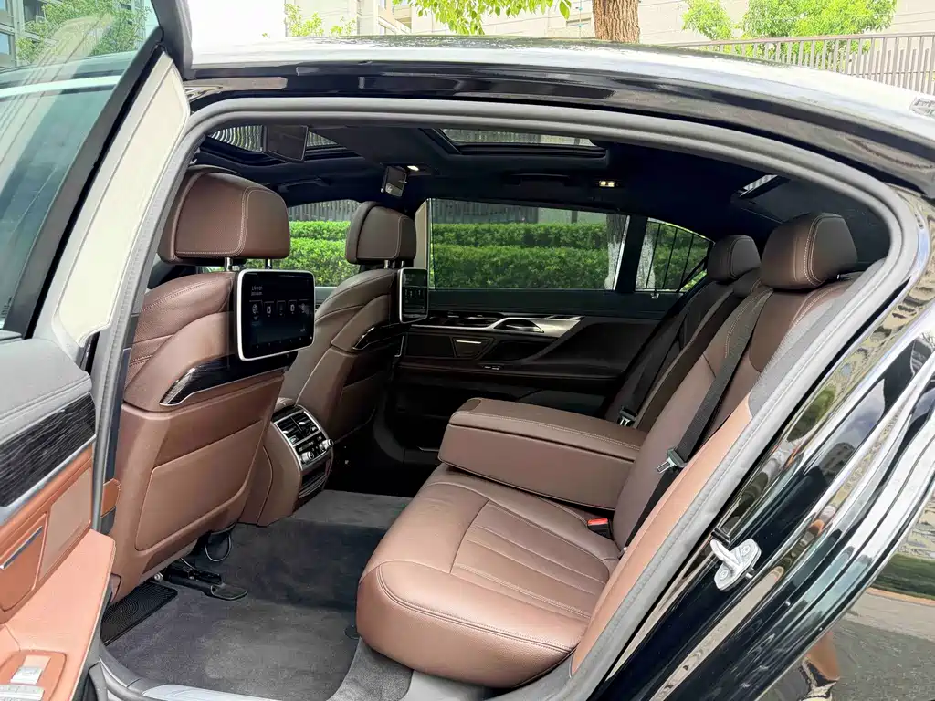 BMW 7 Series 2019 — фото 11