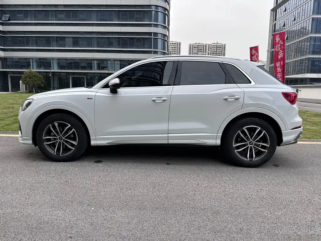 Audi Q3 2023 — фото 3