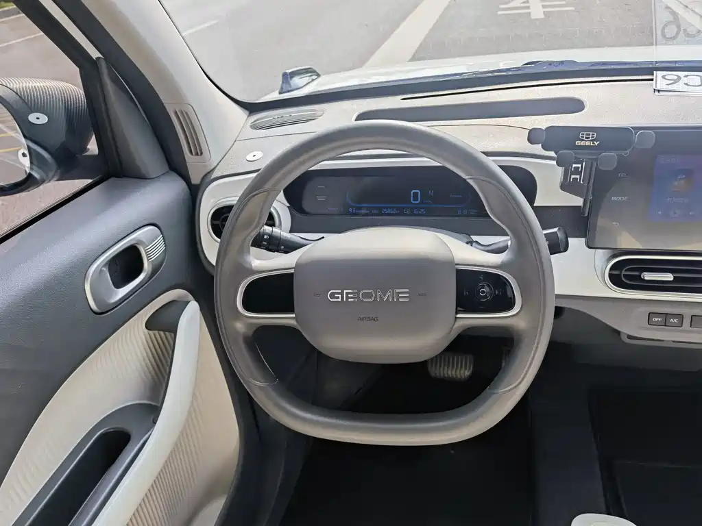 Geely Galaxy Panda 2025 — фото 12