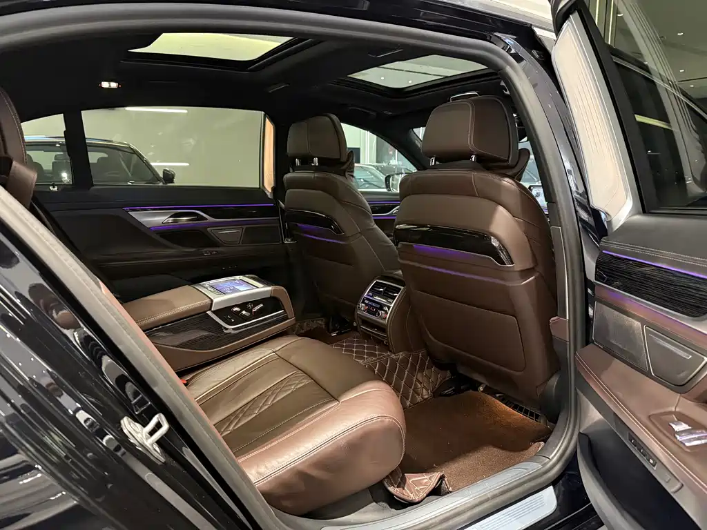 BMW 7 Series 2021 — фото 10