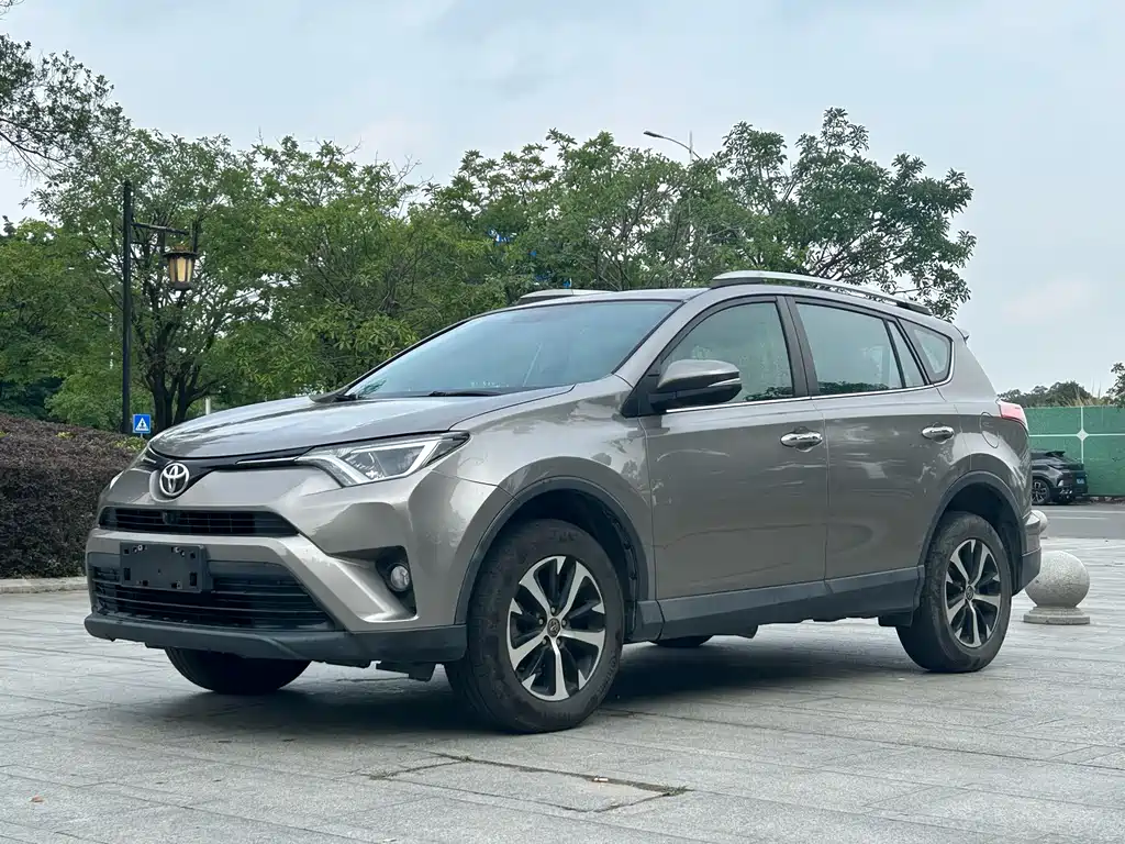 Toyota RAV4 2016 — фото 1