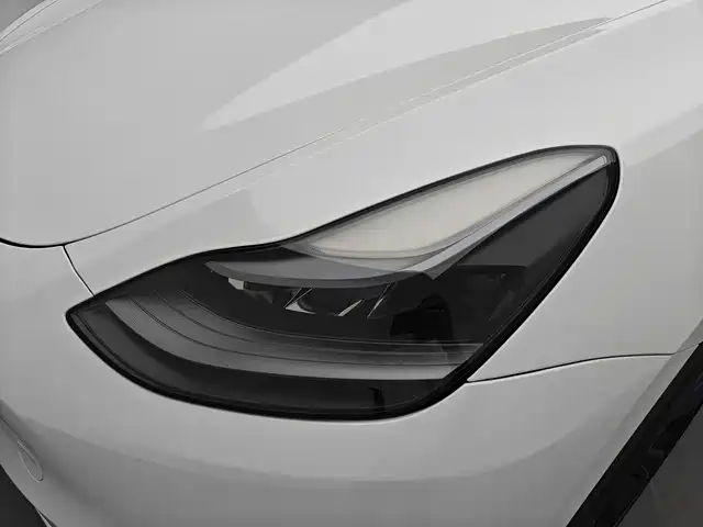 Tesla Model Y 2022 — фото 13