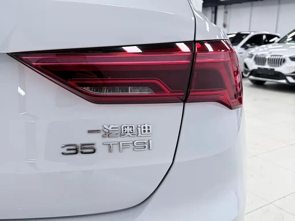 Audi Q3 2022 — фото 9