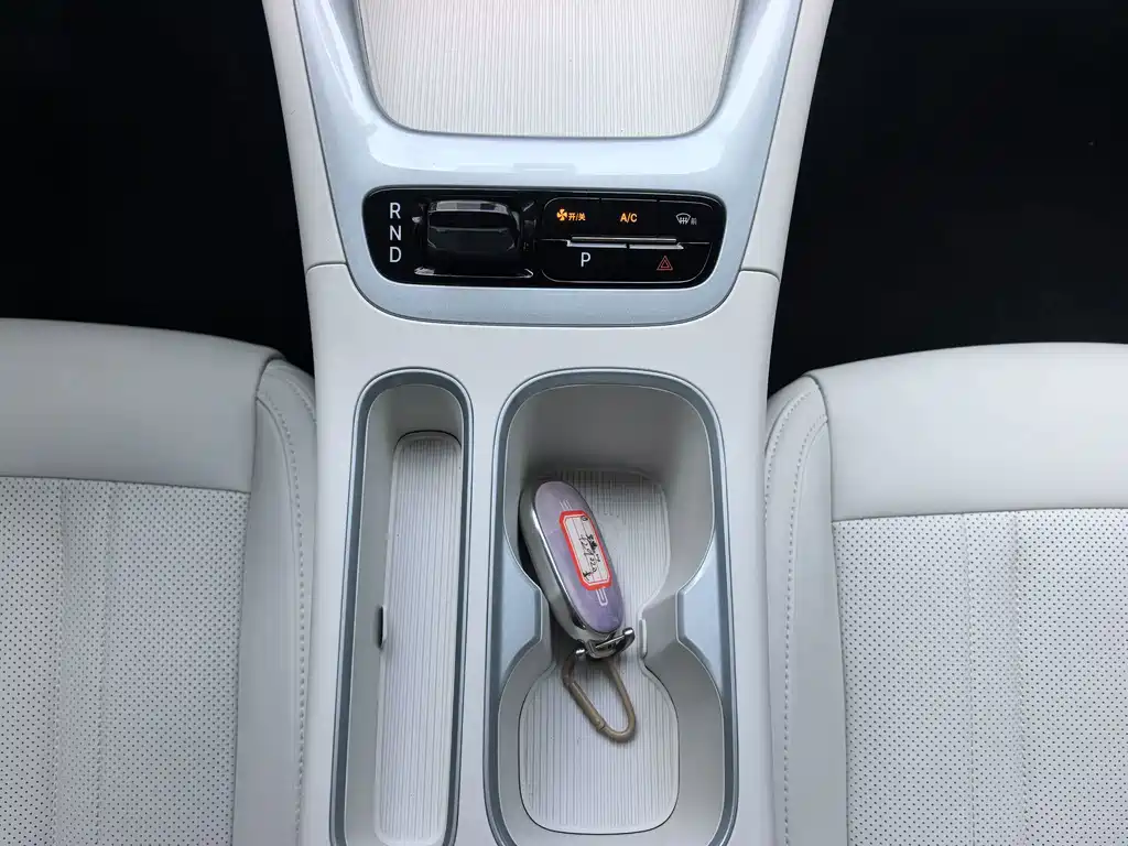 Geely Galaxy Starwish 2025 — фото 9