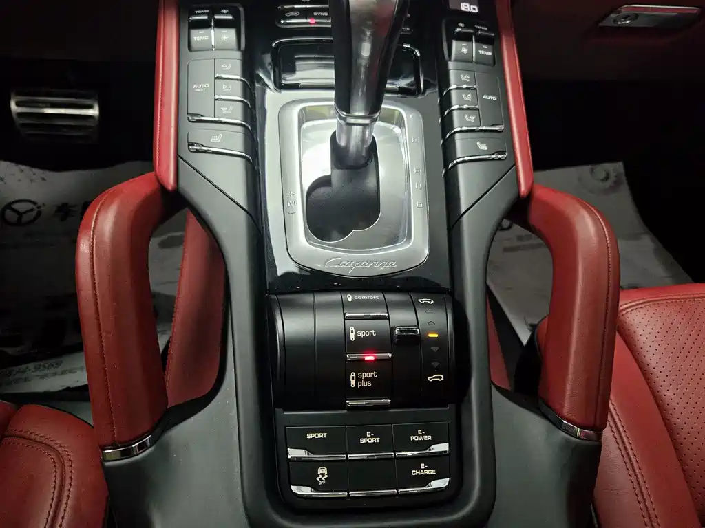 Porsche Cayenne Hybrid 2018 — фото 12