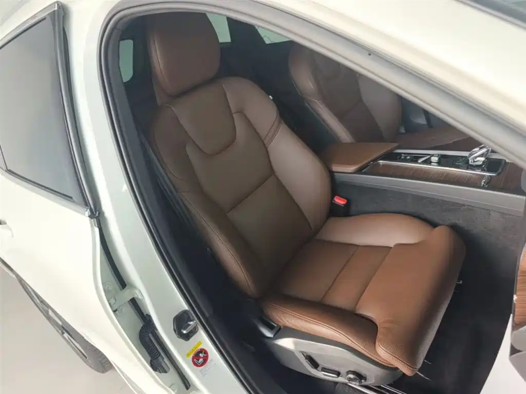 Volvo XC60 PHEV 2024 — фото 25