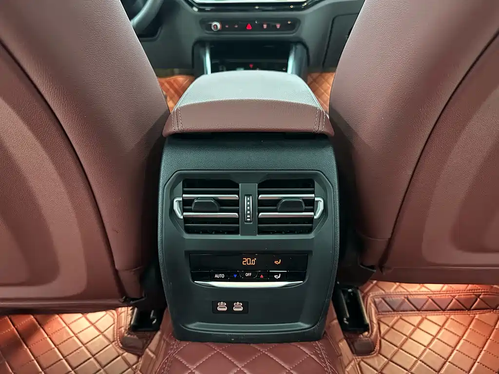 BMW 3 Series 2023 — фото 15
