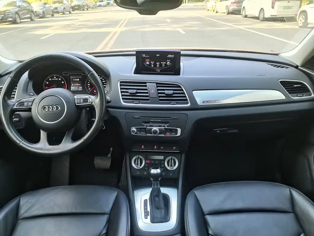 Audi Q3 2015 — фото 14