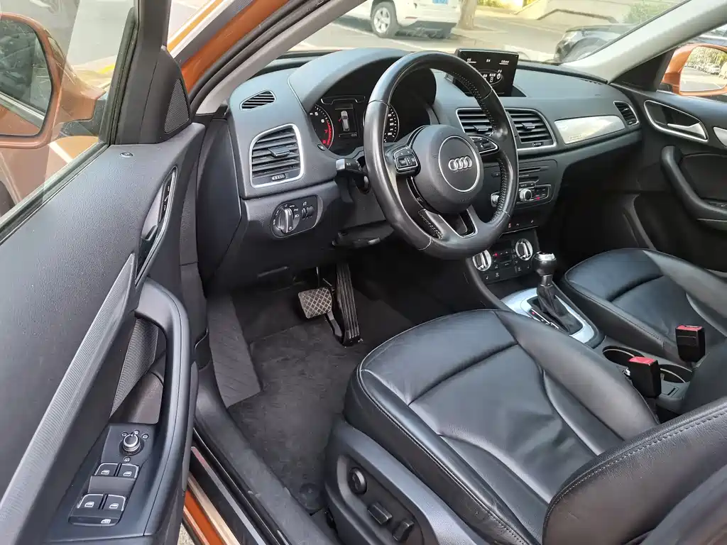 Audi Q3 2015 — фото 15