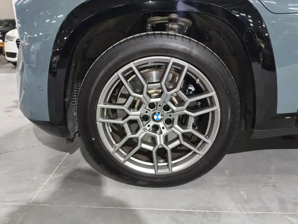 BMW XM 2025 — фото 11