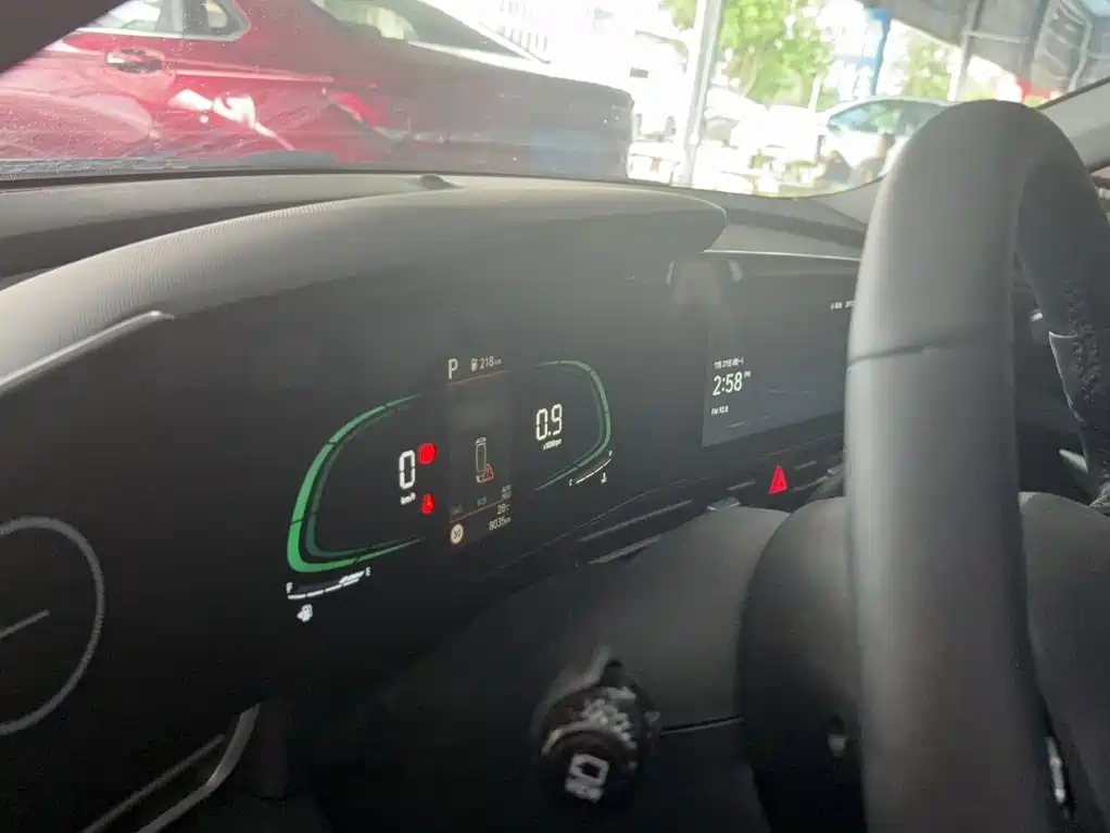 Hyundai Elantra 2025 — фото 18