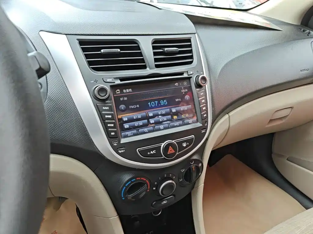 Hyundai Accent 2016 — фото 13