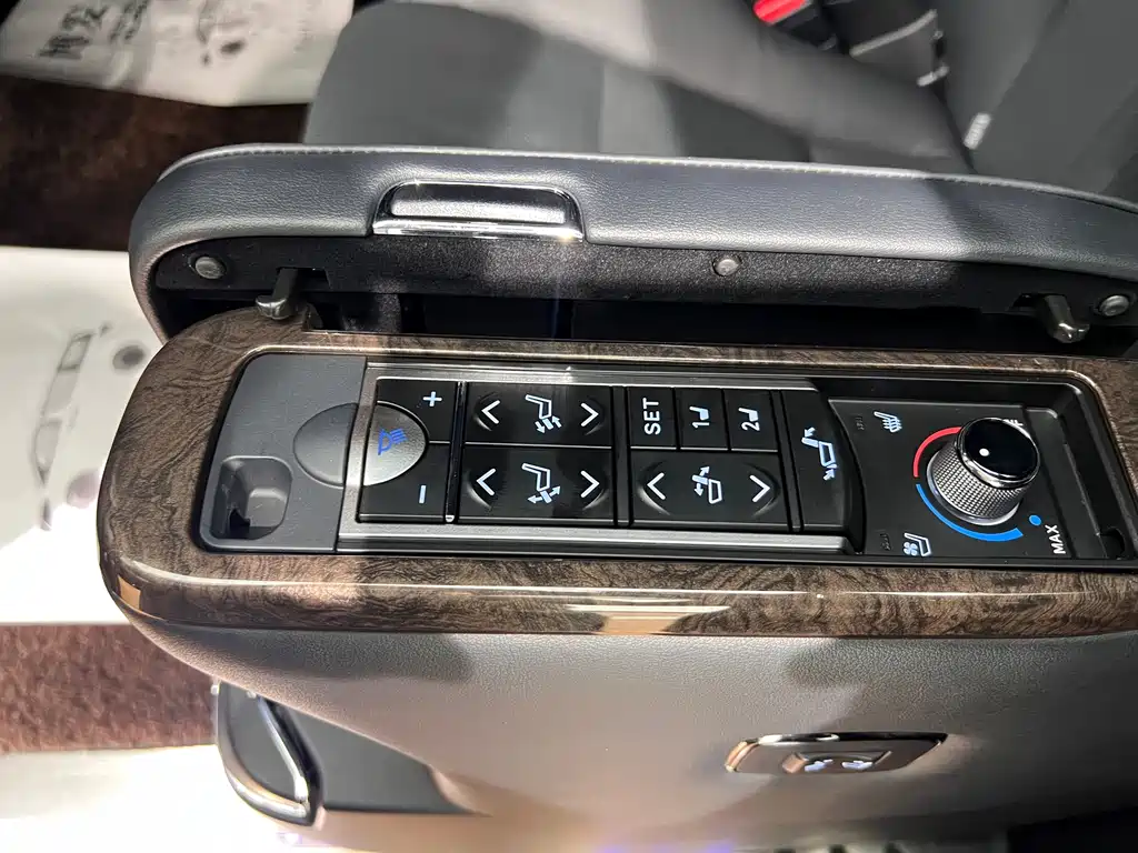 Toyota Alphard 2023 — фото 29