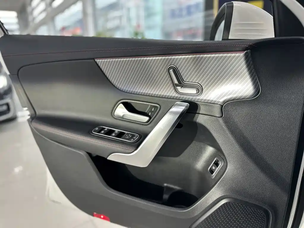 Mercedes-Benz A-Class 2024 — фото 8