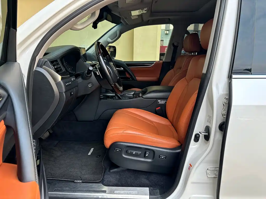 Lexus LX 2017 — фото 15