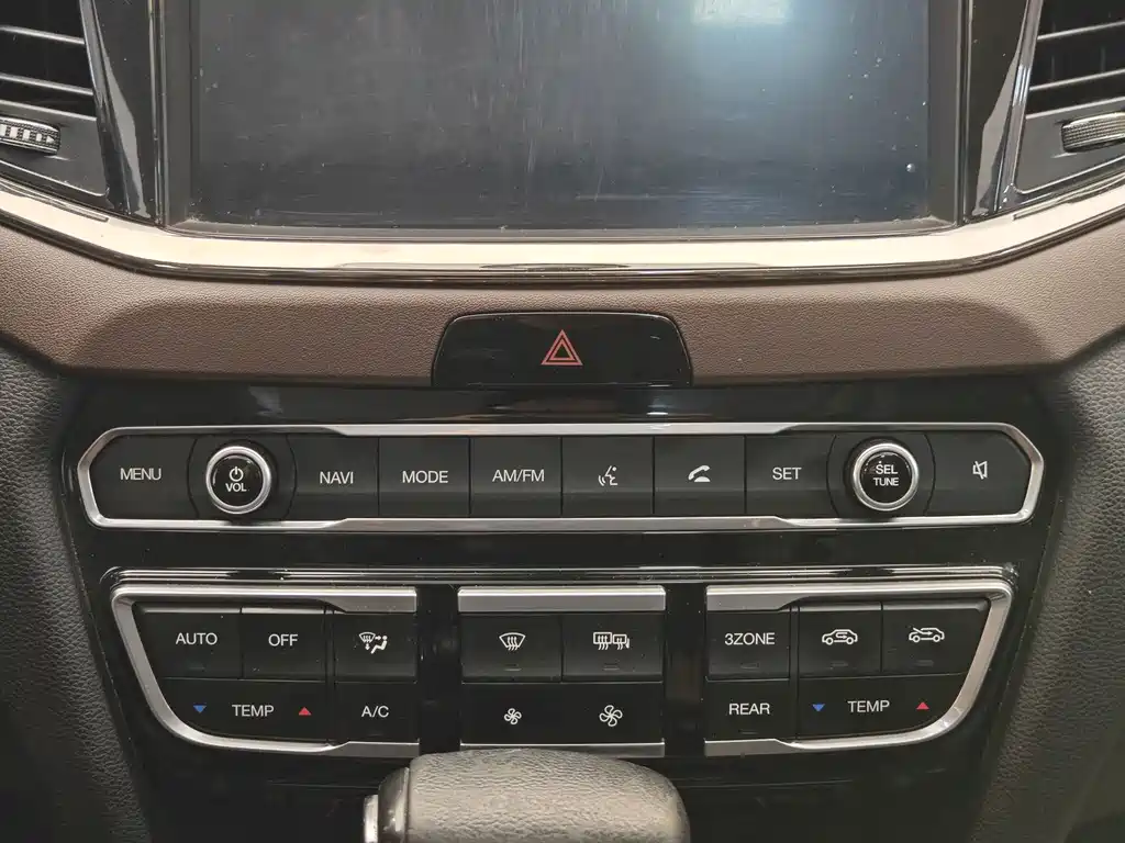 GAC Motor Trumpchi GS8 2017 — фото 16