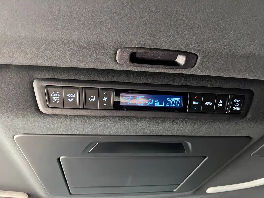 Toyota Alphard 2023 — фото 33