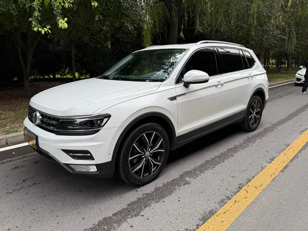 Volkswagen Tiguan L 2019 — фото 1