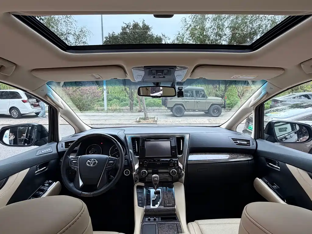 Toyota Alphard 2018 — фото 12