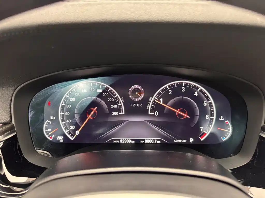 BMW 5 Series 2019 — фото 13