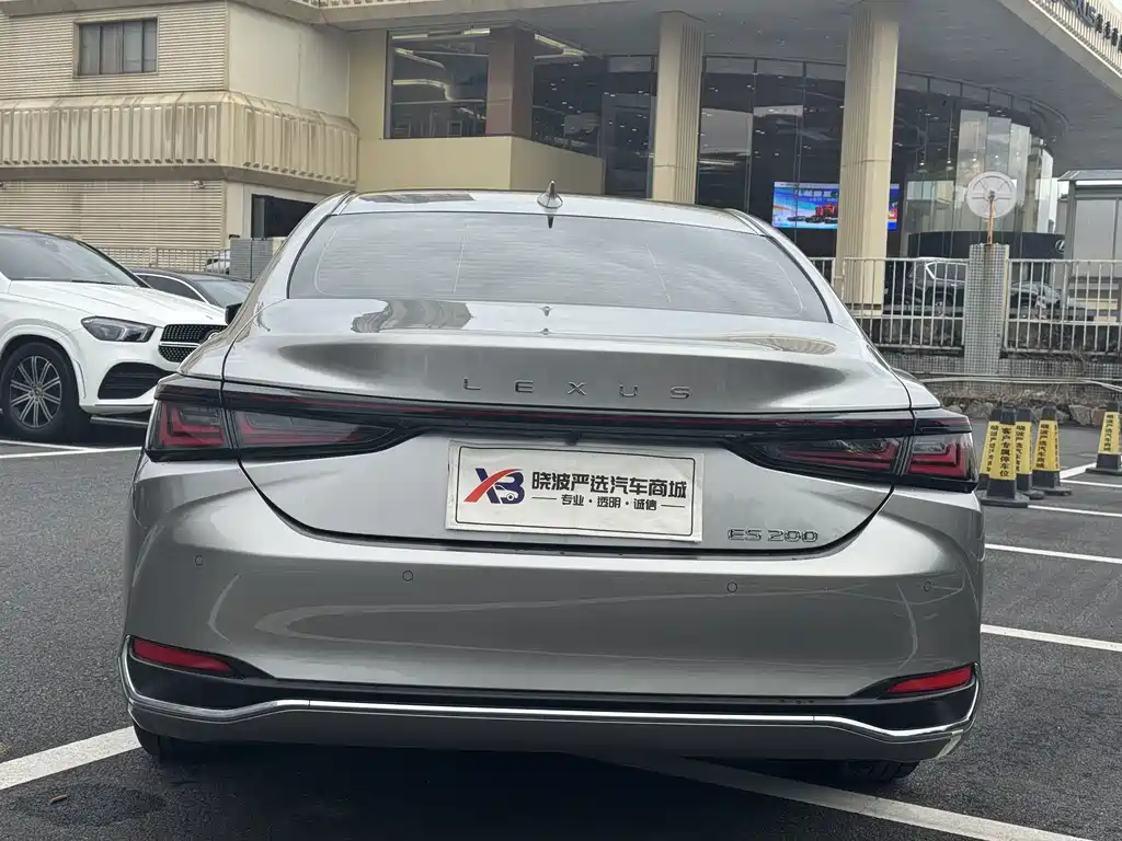 Lexus ES 2025